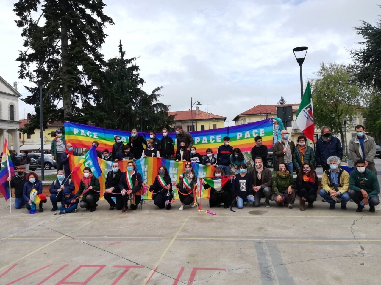 Marcia della pace in piazza a Cornaredo