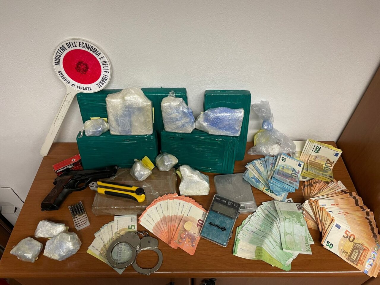 Fermato un trafficante di droga ritenuto a capo di un’organizzazione