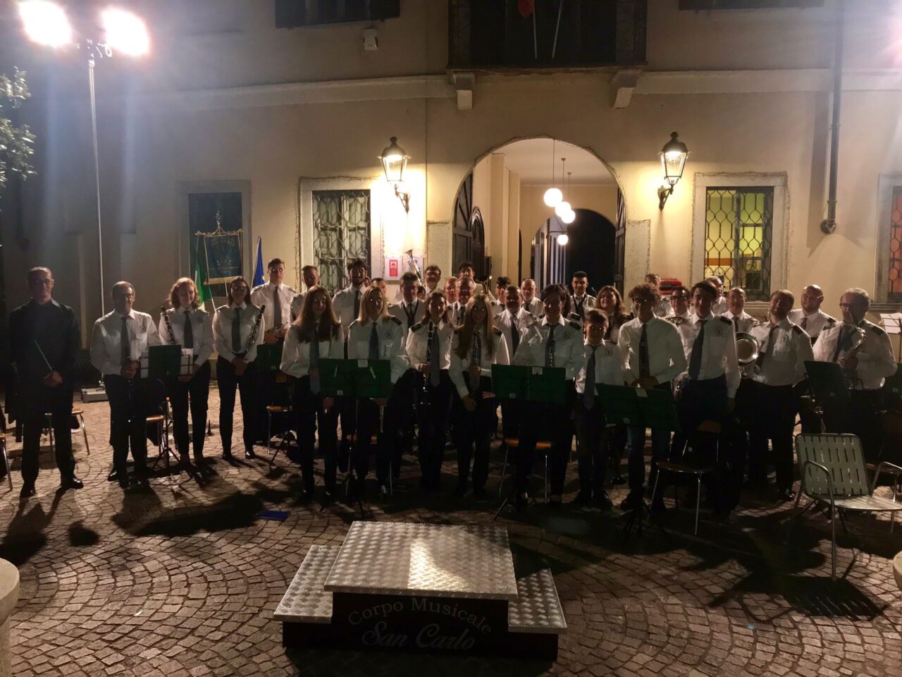 Cassinetta: il San Carlino al direttore della banda