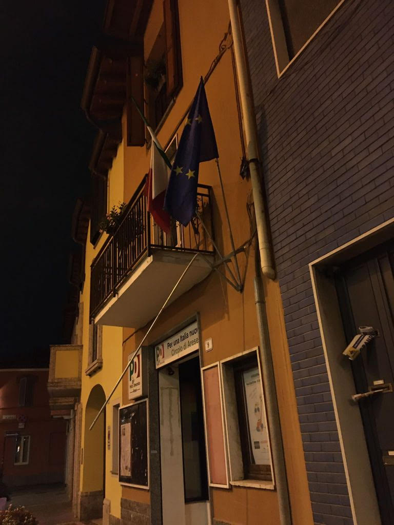 Vandali in azione: presa di mira la sede del Pd
