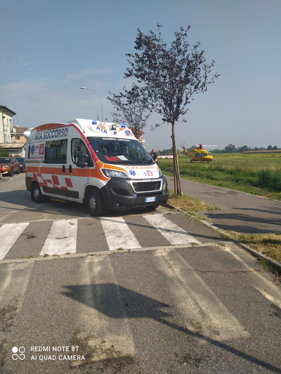Giovane cade dal primo piano: arriva l’elisoccorso