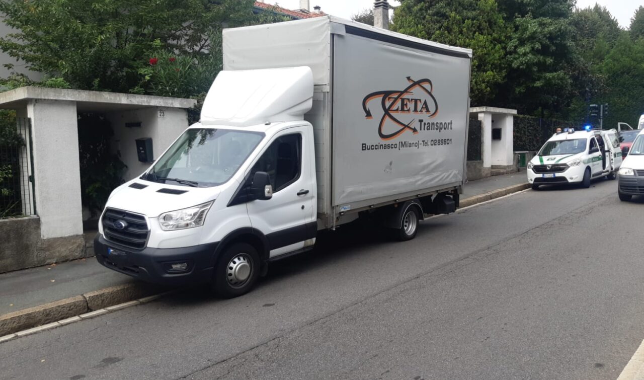 Scontro tra auto e furgone: coinvolti due minori