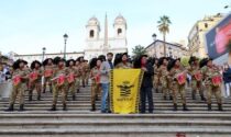 La fanfara dei Bersaglieri emoziona piazza di Spagna