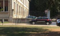 Maestre "no vax" lasciate fuori da scuola chiamano i Carabinieri
