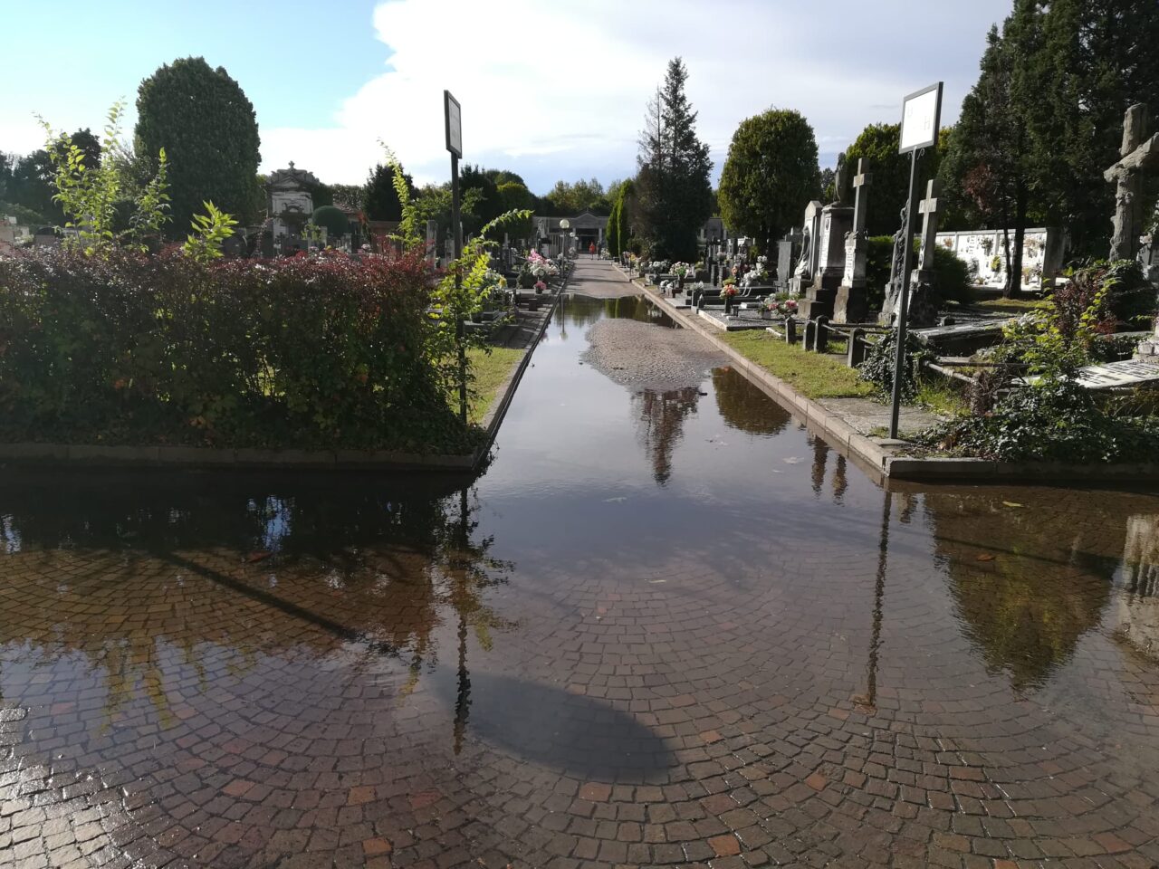 Allagato il cimitero di Nerviano