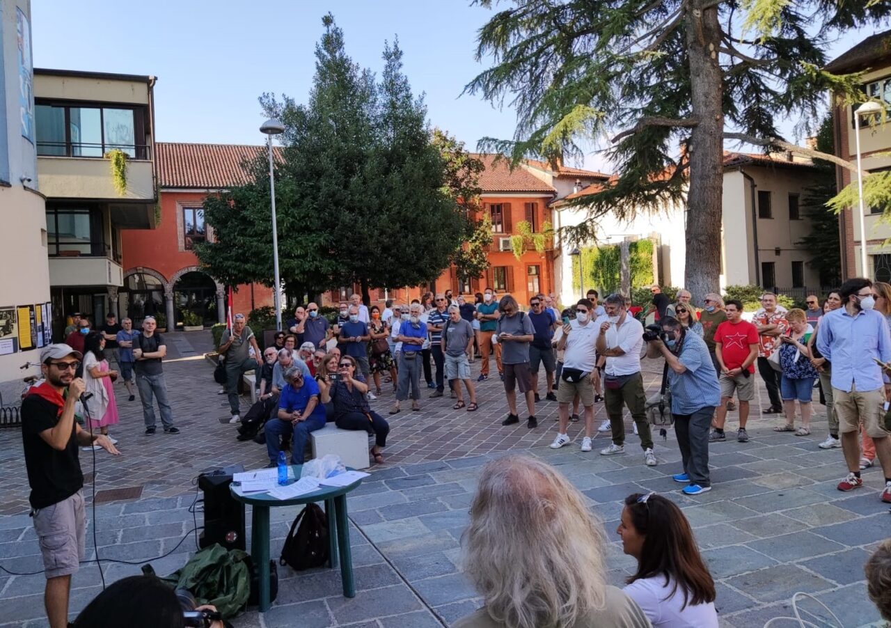 Il presidio antifascista a Gaggiano: critiche anche alle istituzioni