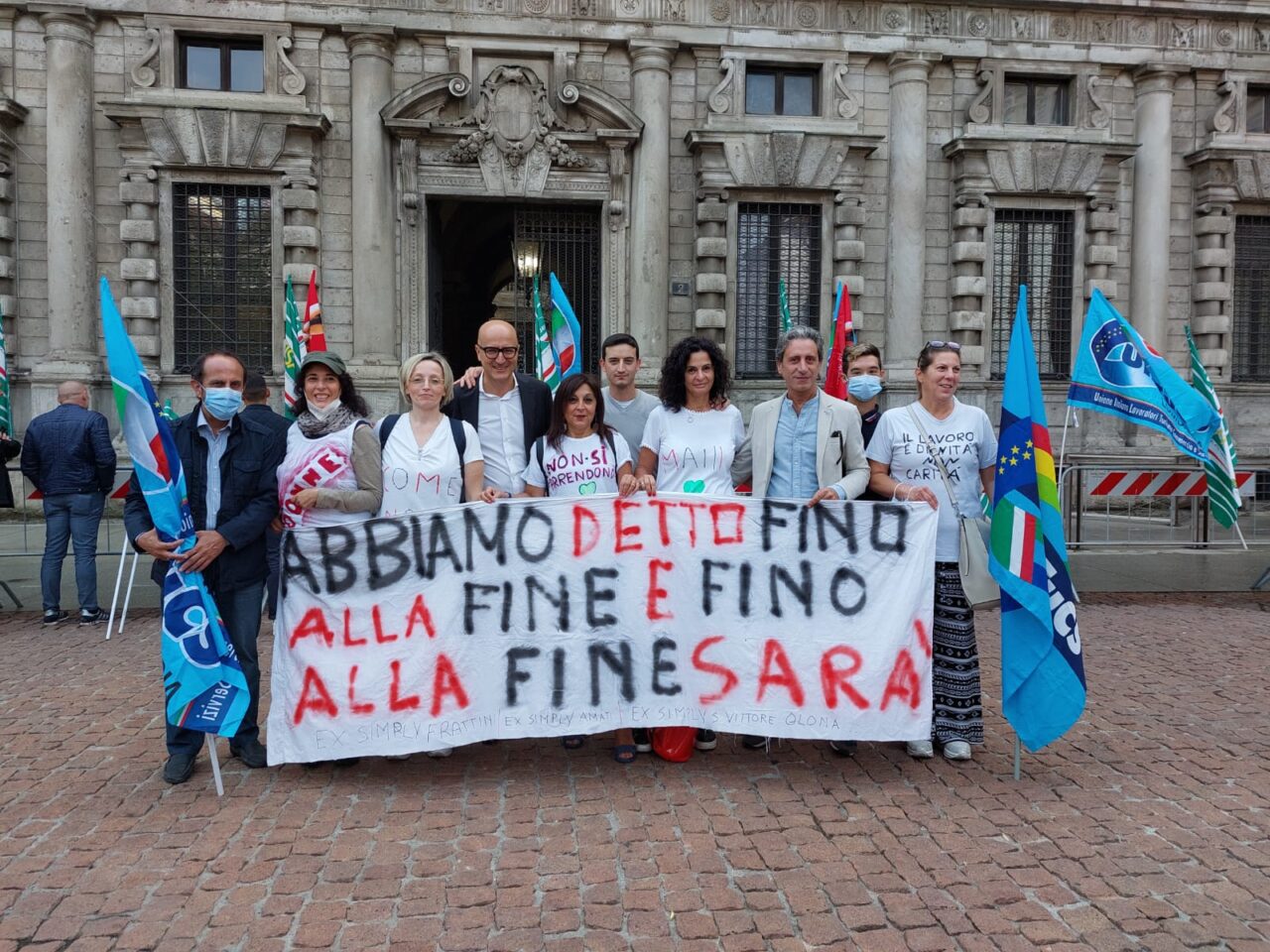 Le lavoratrici dell’ex Simply in presidio: “Vogliamo lavorare”