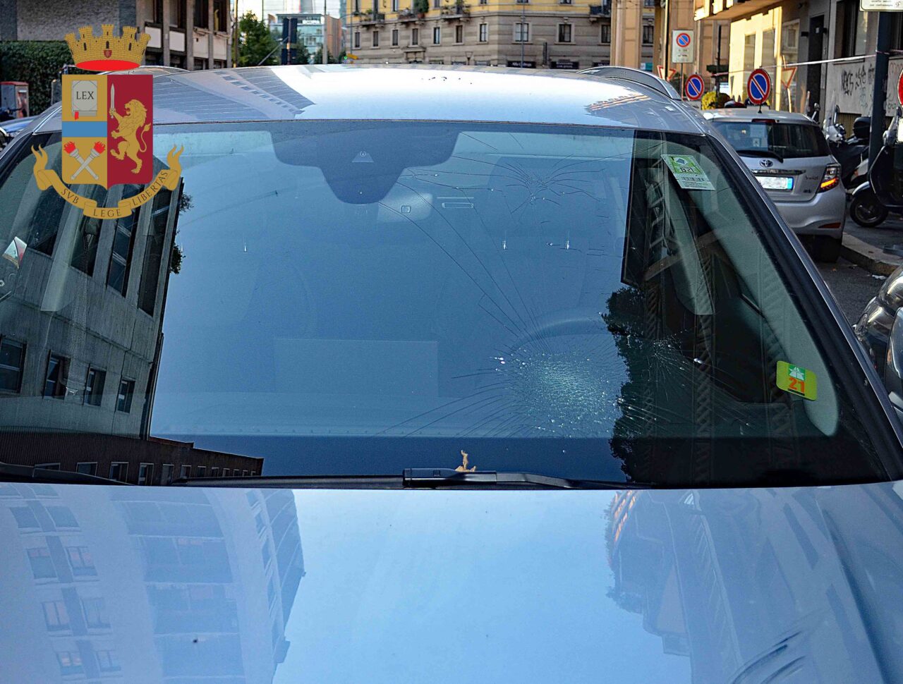 Non si ferma all’alt della Polizia di Stato e investe un agente