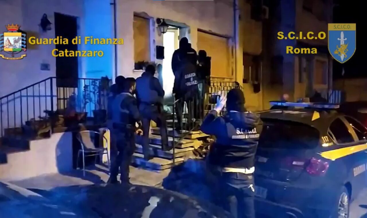 Molo 13: venti indagati alla sbarra