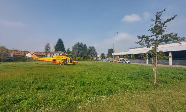 Cade in una buca nel deposito dei treni: la vittima è in terapia subintensiva
