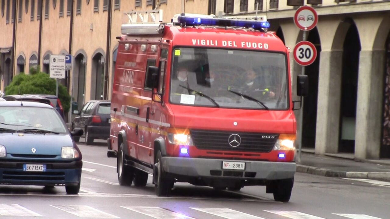 Vigili del fuoco sull'Olona: dispersa una persona