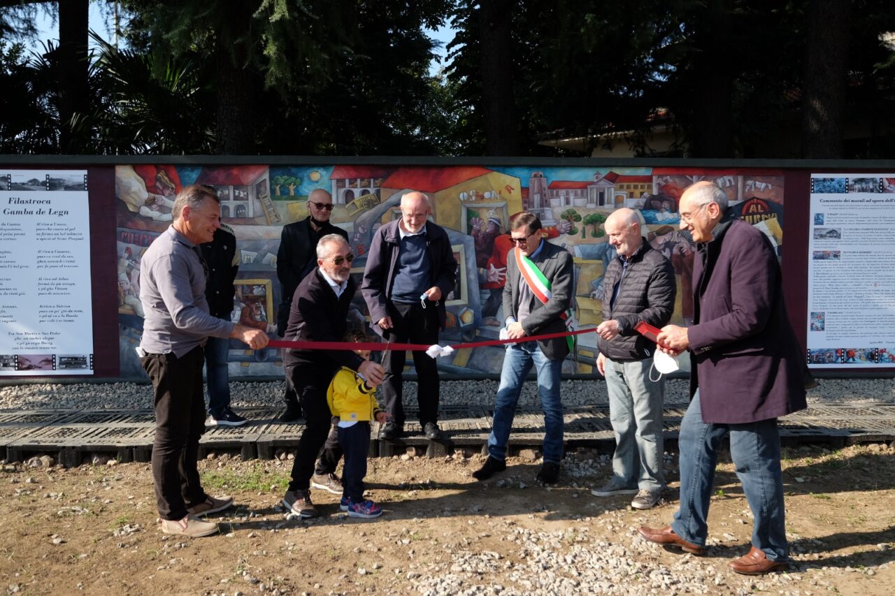 Gamba de legn, inaugurato il murales
