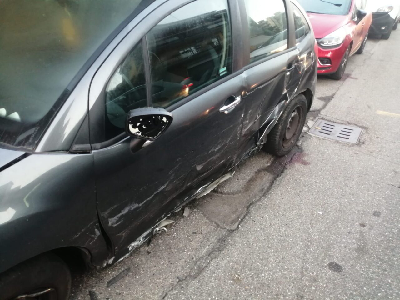 tampona due auto