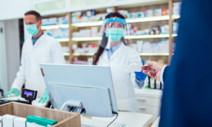 Da oggi le prime due dosi di vaccino anti Covid si possono fare anche in farmacia