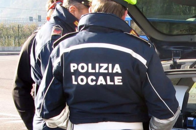 Eroina, cocaina e hashish davanti al cimitero: bloccati