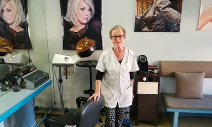 Dopo 46 anni va in pensione la parrucchiera Rosy