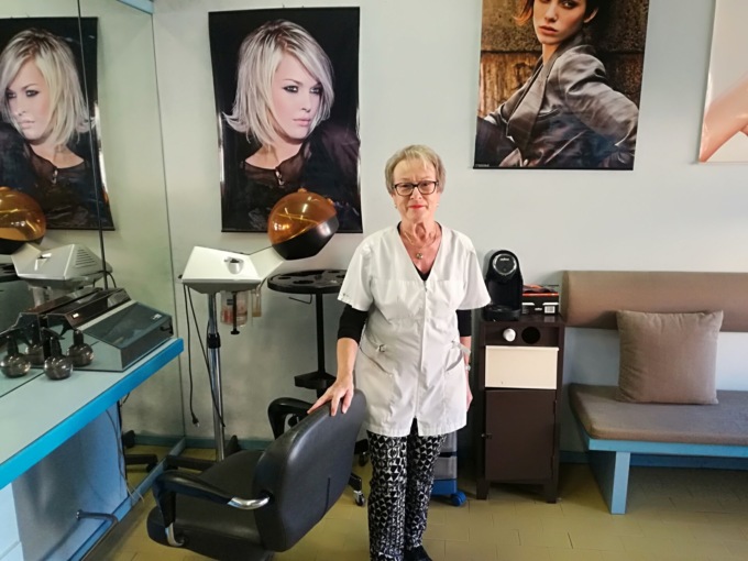 Dopo 46 anni va in pensione la parrucchiera Rosy