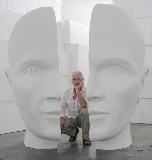 La scultura dell’artista Pierangelo Russo esposta al Fornaroli