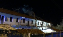 Incendio nella notte, due famiglie evacuate