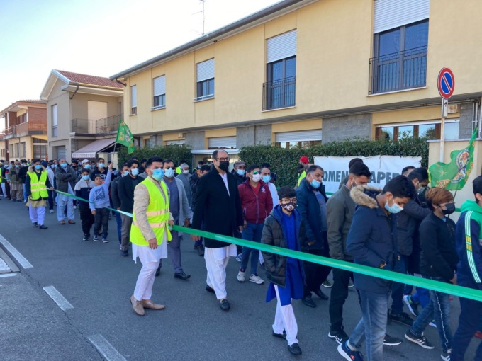 Musulmani in corteo per la nascita di Maometto