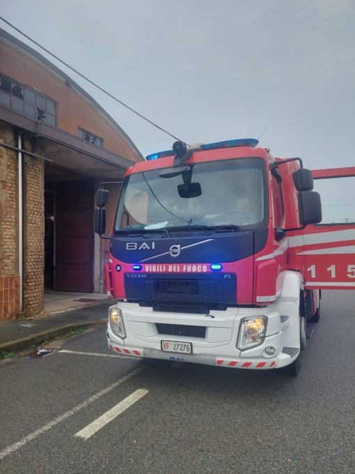 Principio di incendio in un capannone, nessun ferito
