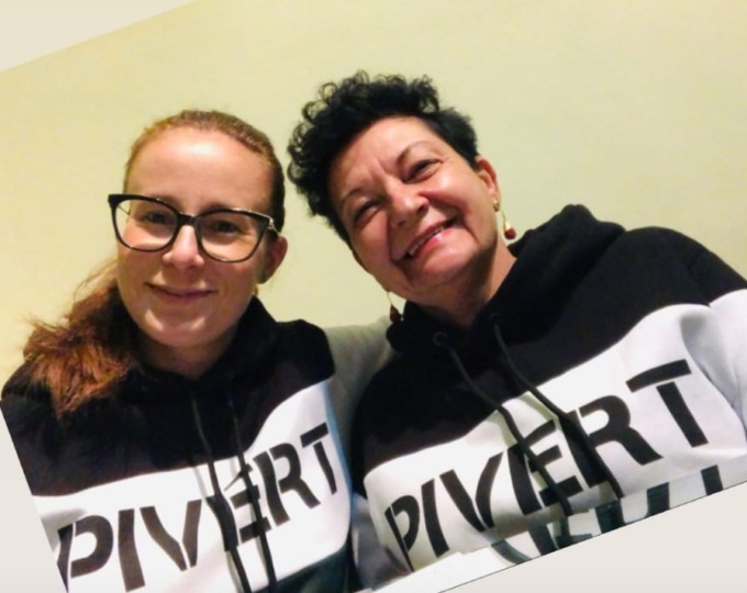 La felpa del sindaco diventa un caso politico