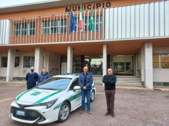 Una nuova auto per la Polizia Locale