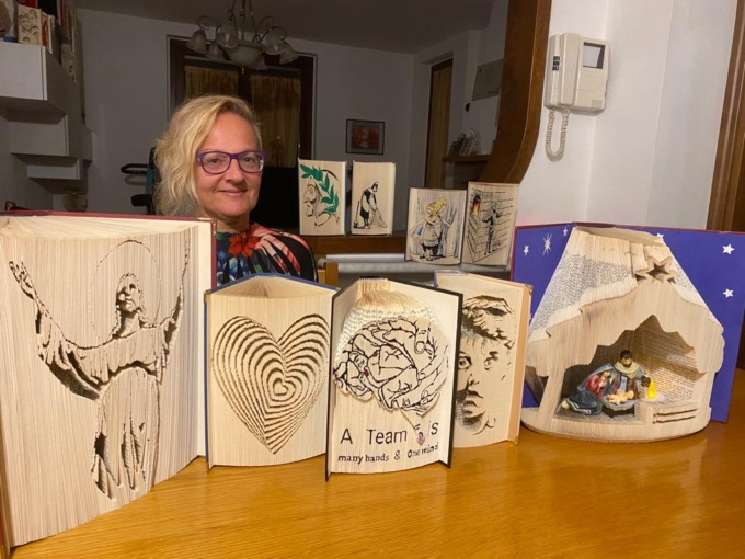 Pascale, l’artista che crea sculture coi libri