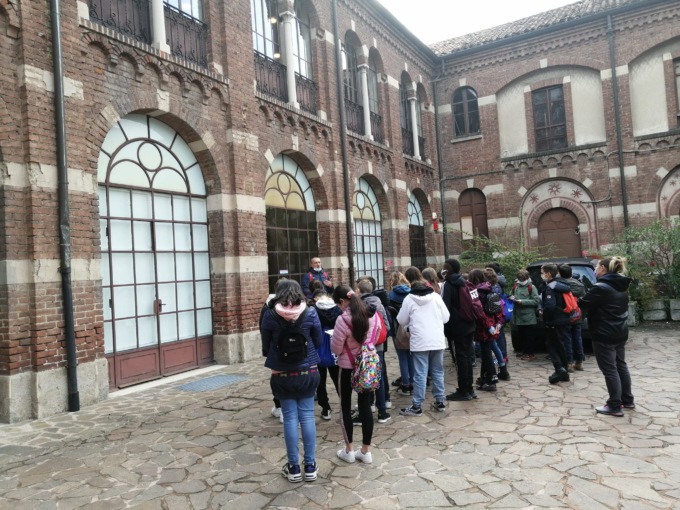Scuola media Tosi e Volontari ciceroni insieme per conoscere la città