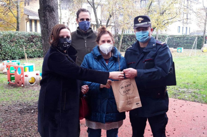 Un nuovo acero a scuola per la Giornata nazionale degli alberi
