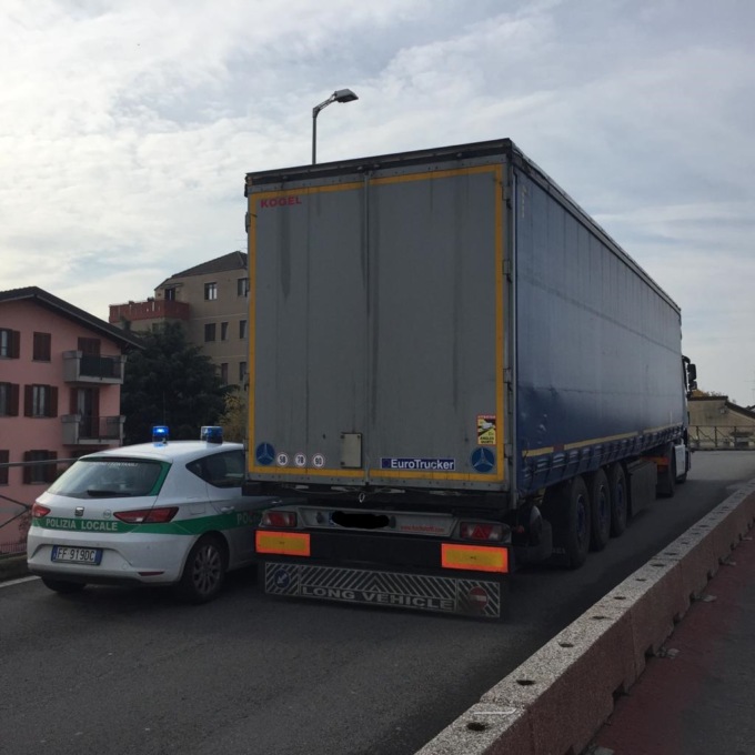 tir bloccato 2