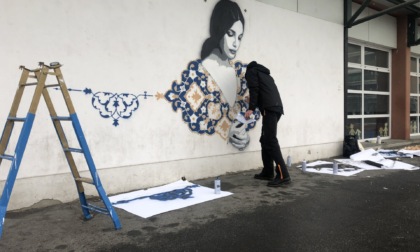 Il tocco dell'artista di strada iraniano nel nuovo murales di Settimo Milanese