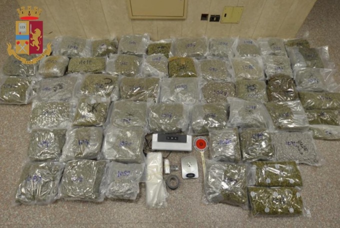 Sessanta chili di droga e 60mila euro in contanti: quattro arresti