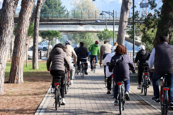 Una biciclettata natalizia per ribadire il “no” alla discarica nel Parco del Roccolo