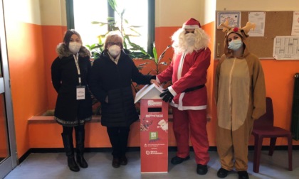 Babbo Natale in visita nelle scuole di Cerro Maggiore grazie al Move In