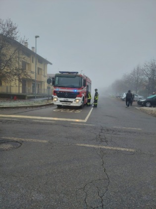 Inveruno, pompieri in via Buonarroti per incidente tra due auto