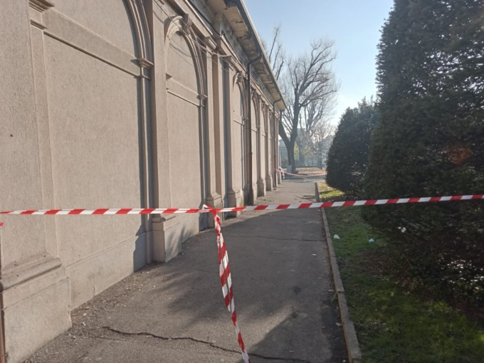 Il cimitero cade a pezzi