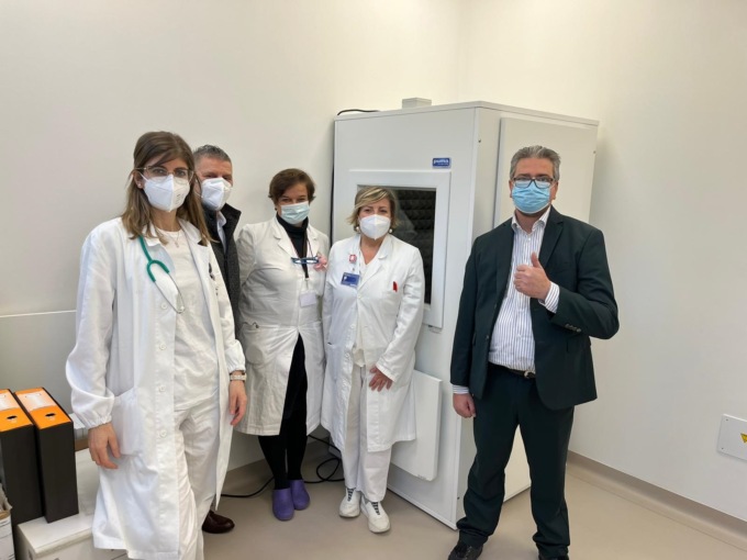 Gli amici di Martina Capri donano una cabina audiometrica all’istituto dei tumori
