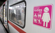 Oltre 35mila firme per le carrozze per sole donne dopo le violenze sessuali sul treno, ma la Lombardia dice no: "Meglio l'esercito"