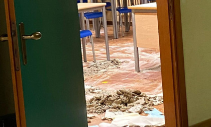 Crollato il soffitto di un'aula al liceo Galilei