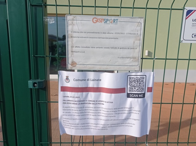Piscina chiusa per il fallimento del gestore: doccia fredda per utenti e lavoratori