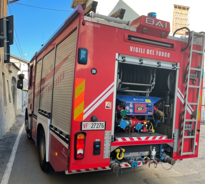 52enne si dà fuoco in casa: trasportato in codice rosso