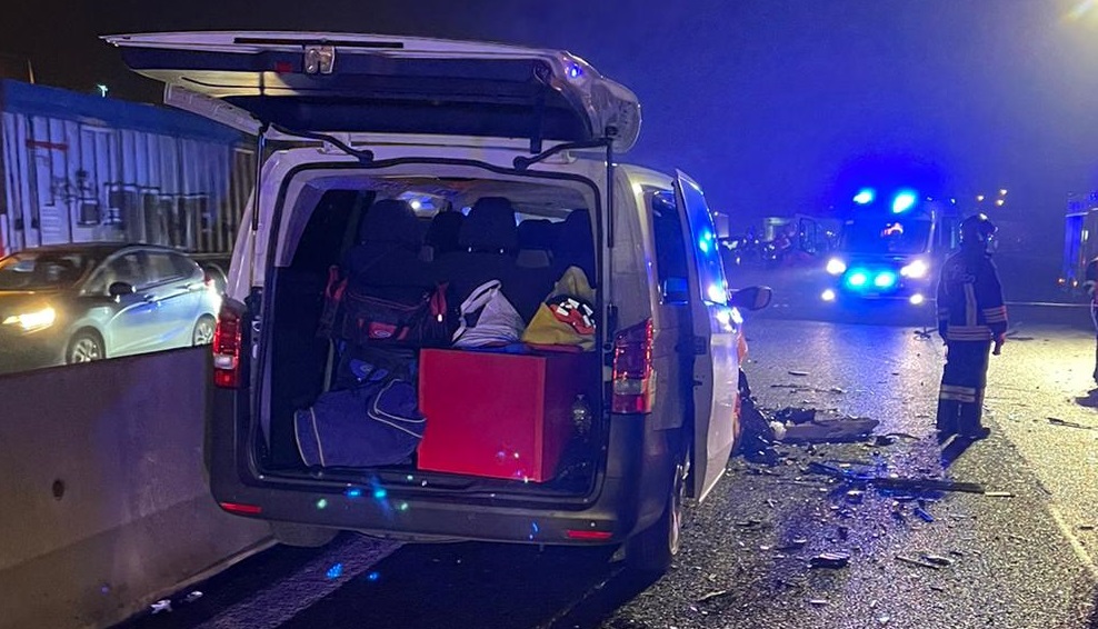 legnano incidente a8 van malpensa  vigili del fuoco