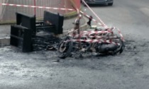 Capodanno: incendiano rifiuti, scooter e divano