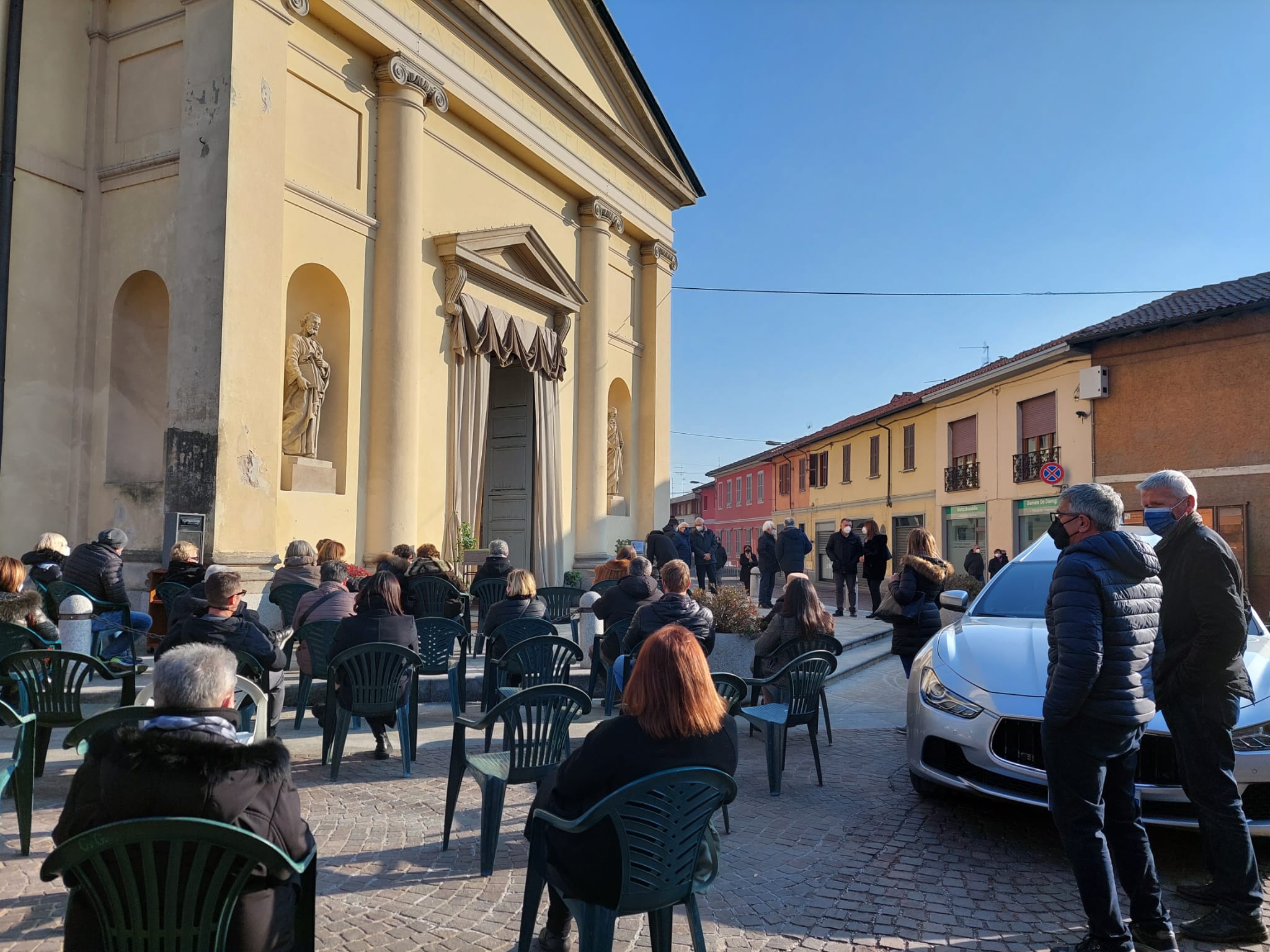 Robecchetto, funerali dell'ex sindaco Franco Ottolini