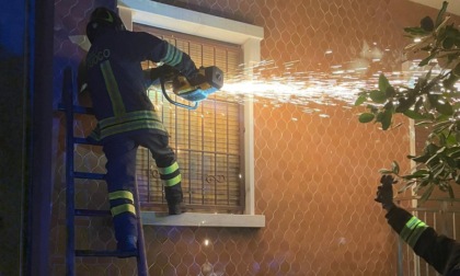 Anziano cade in casa, salvato dai pompieri