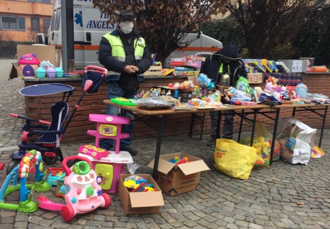 Giocattoli in dono ai bambini più bisognosi