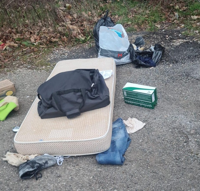 Abbandono di rifiuti in strada: diverse le sanzioni comminate