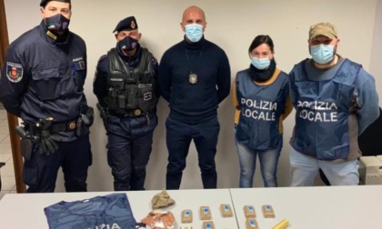 Spacciava nei parchetti: arrestato 21enne con 750 grammi di hashish