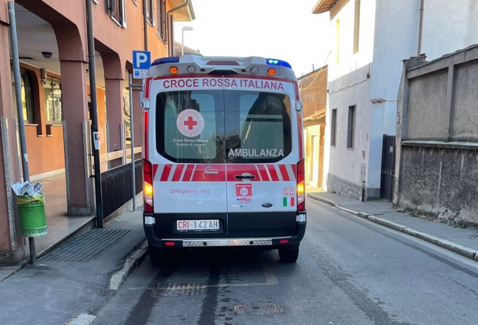 Malore in un esercizio commerciale, 58enne grave in ospedale